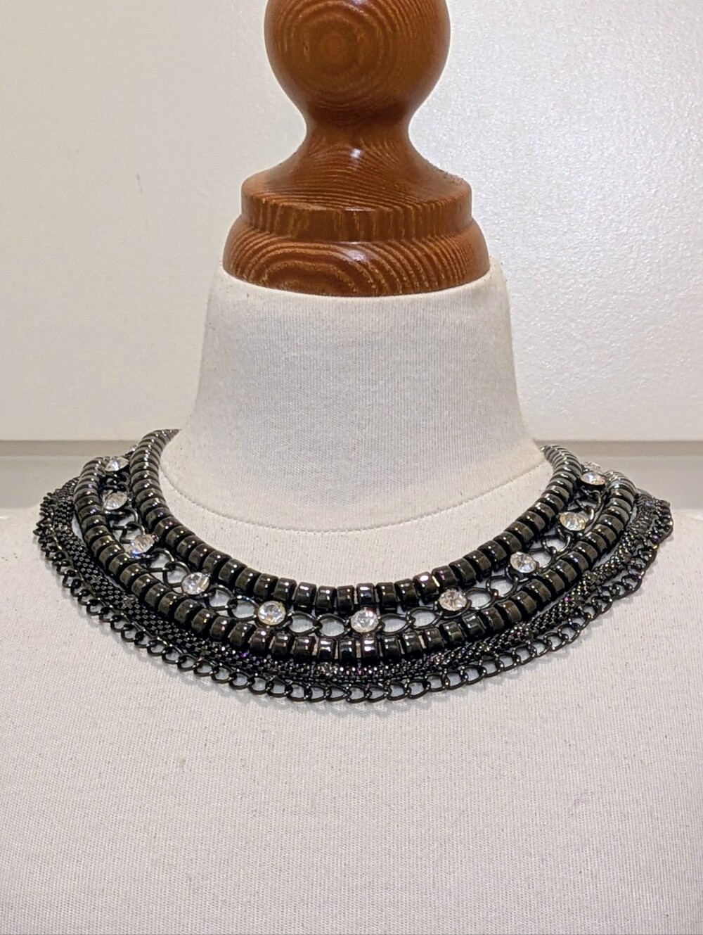 EUC 17" 2010s Black Gunmetal Statement Collar Necklace with Rhinestones